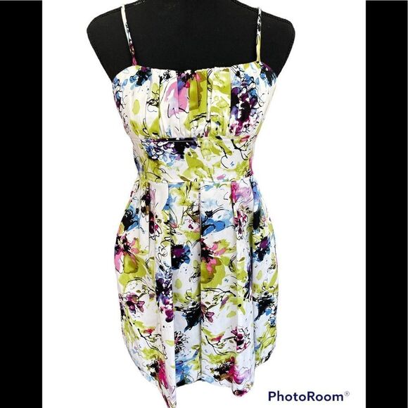 Alyn Paige spaghetti strap floral fit and flare style tie back dress, size 5/6 - Picture 2 of 5